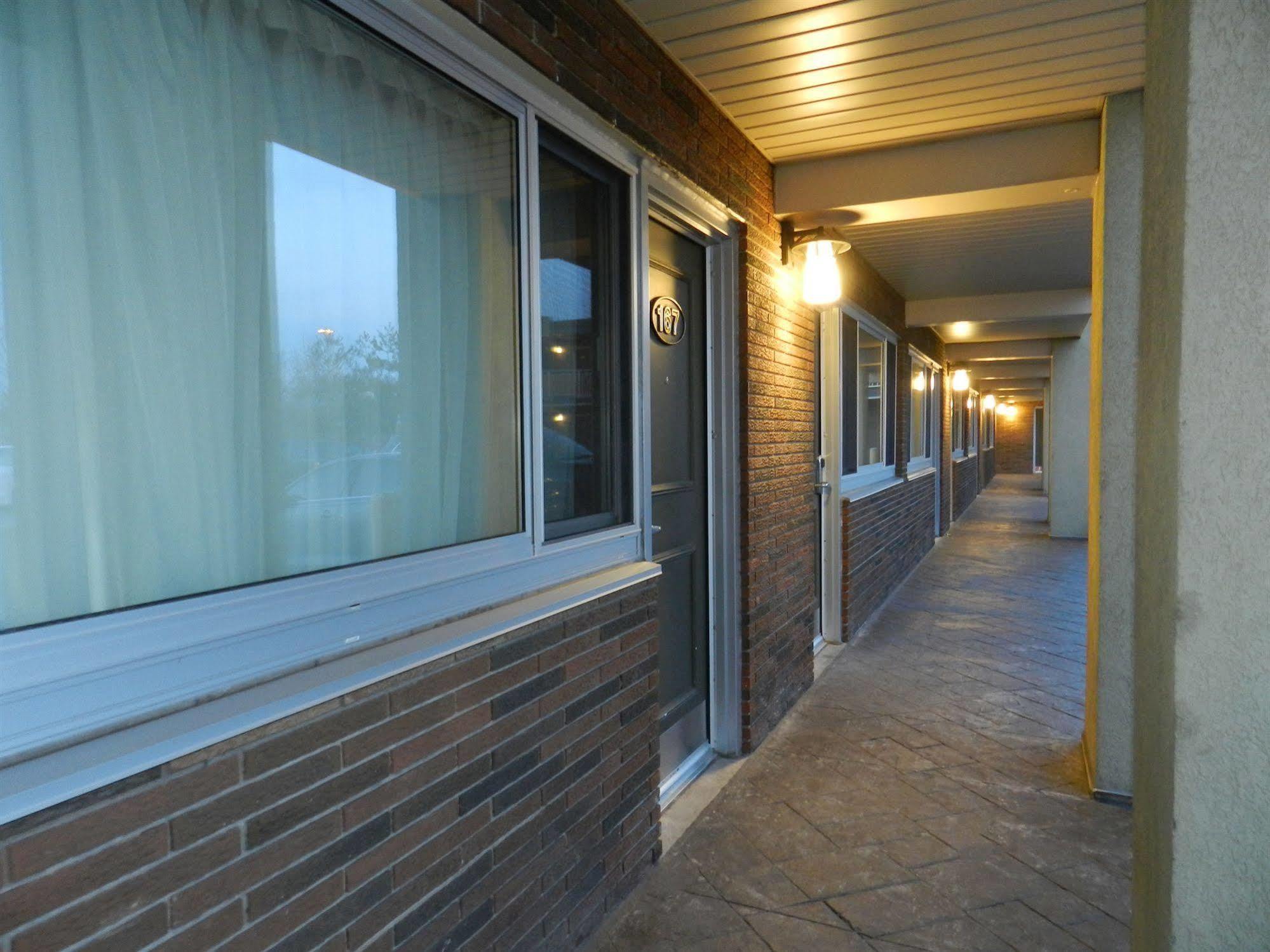 Capri Inn Saint Catharines Exterior photo