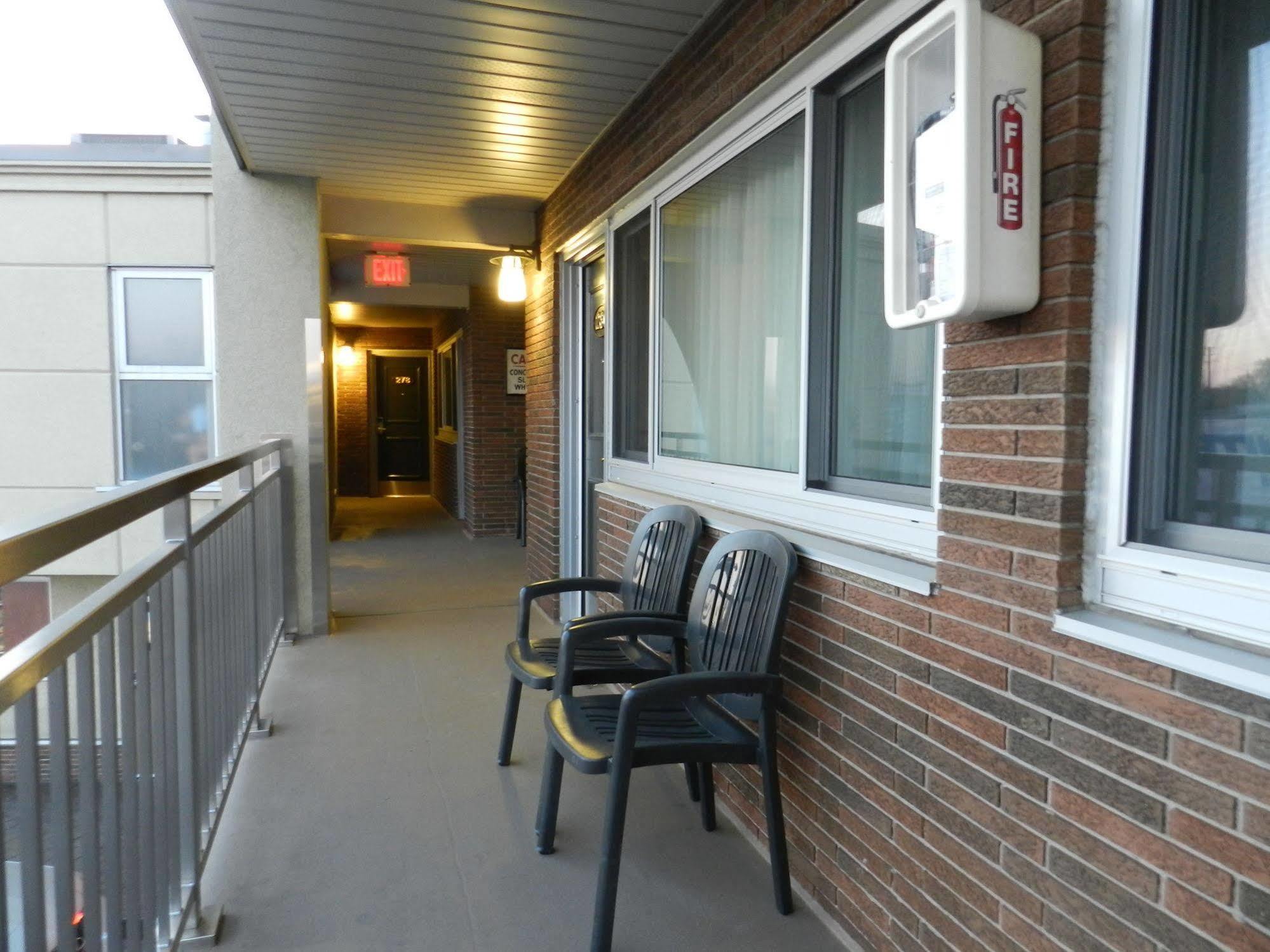 Capri Inn Saint Catharines Exterior photo